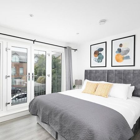 Skyvillion - London Enfield Chase Apartments With Parking & Wifi Экстерьер фото
