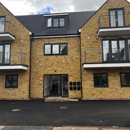 Skyvillion - London Enfield Chase Apartments With Parking & Wifi Экстерьер фото