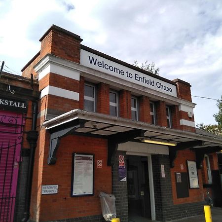 Skyvillion - London Enfield Chase Apartments With Parking & Wifi Экстерьер фото