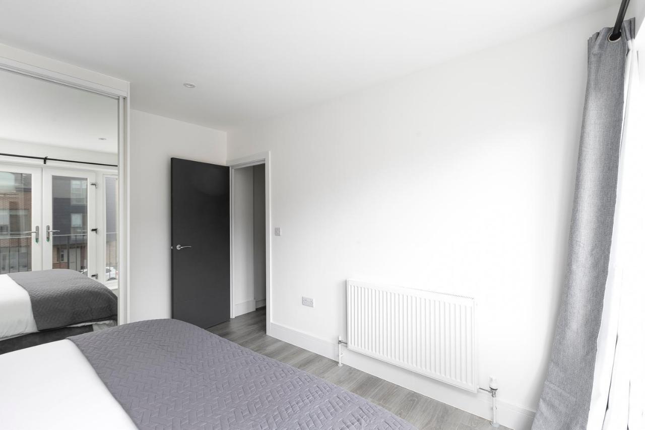 Skyvillion - London Enfield Chase Apartments With Parking & Wifi Экстерьер фото