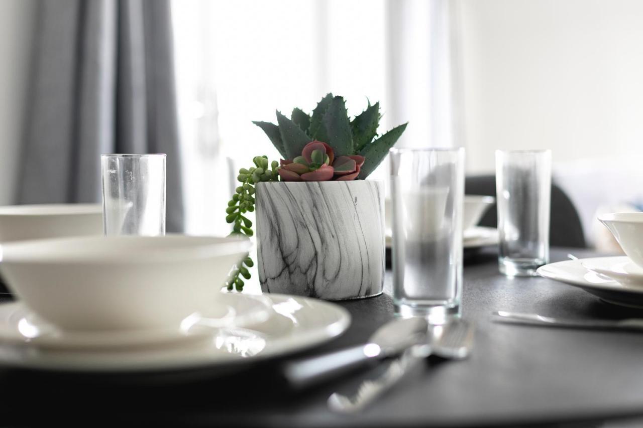 Skyvillion - London Enfield Chase Apartments With Parking & Wifi Экстерьер фото