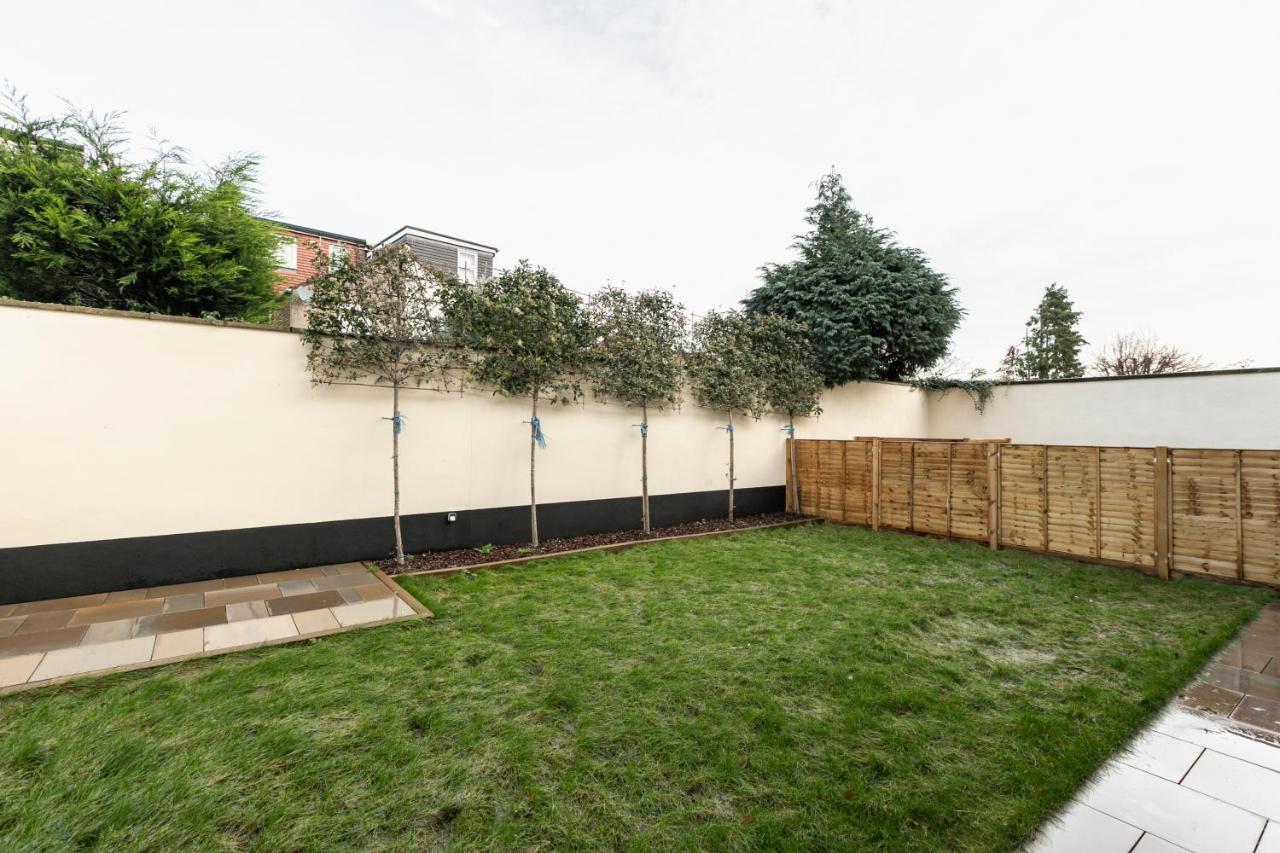 Skyvillion - London Enfield Chase Apartments With Parking & Wifi Экстерьер фото
