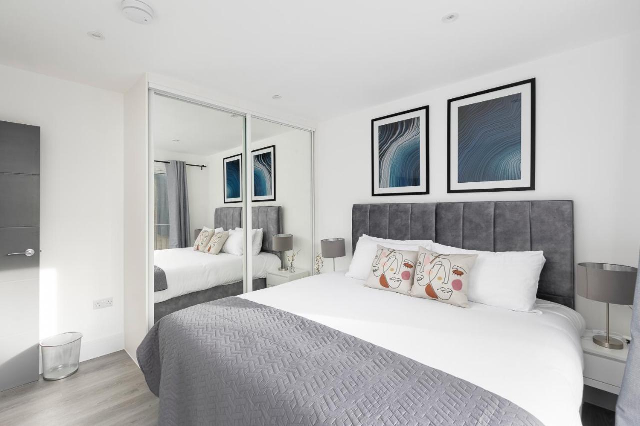 Skyvillion - London Enfield Chase Apartments With Parking & Wifi Экстерьер фото