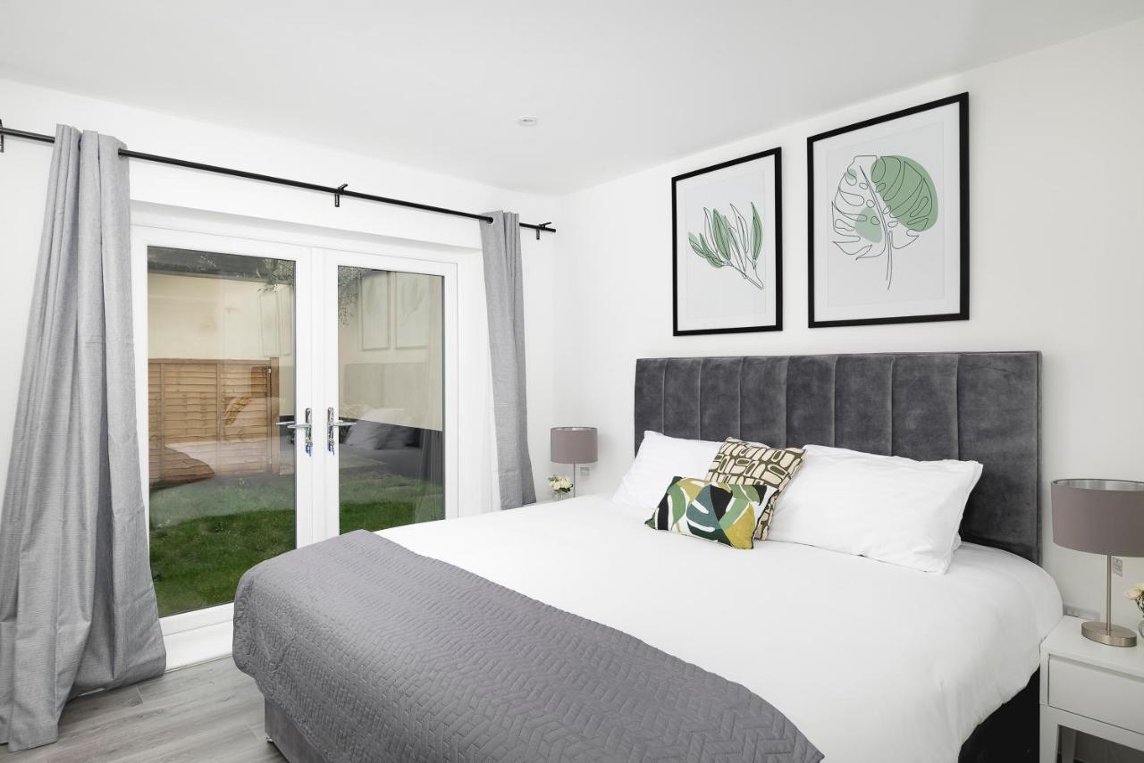Skyvillion - London Enfield Chase Apartments With Parking & Wifi Экстерьер фото