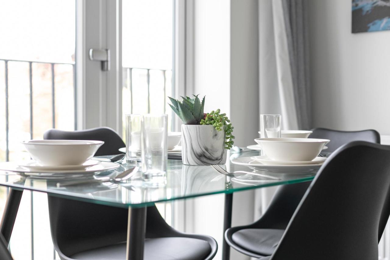 Skyvillion - London Enfield Chase Apartments With Parking & Wifi Экстерьер фото