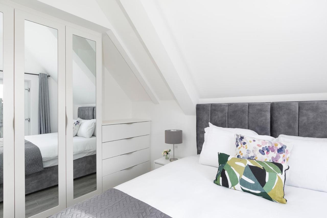 Skyvillion - London Enfield Chase Apartments With Parking & Wifi Экстерьер фото