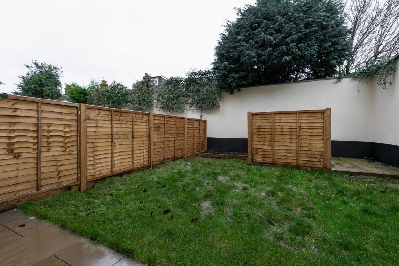 Skyvillion - London Enfield Chase Apartments With Parking & Wifi Экстерьер фото