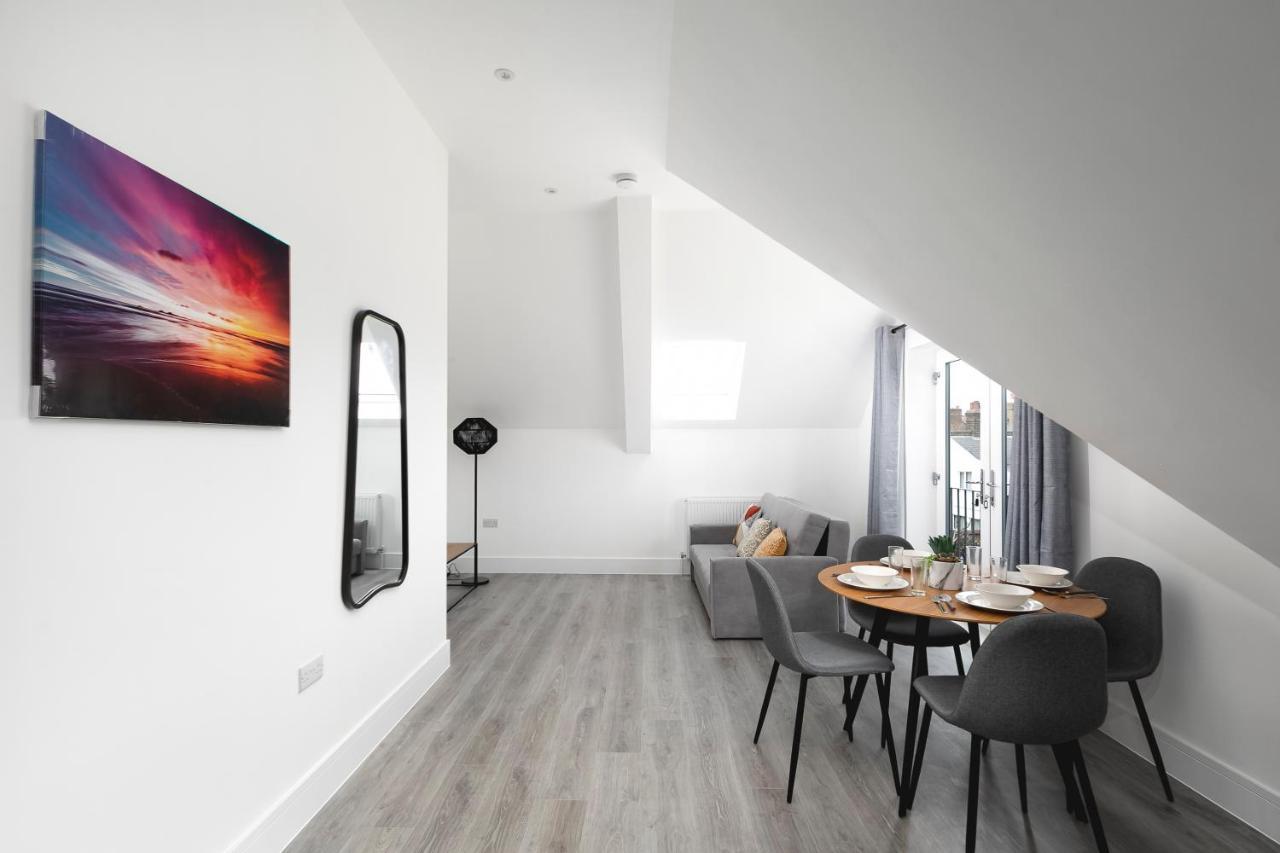 Skyvillion - London Enfield Chase Apartments With Parking & Wifi Экстерьер фото