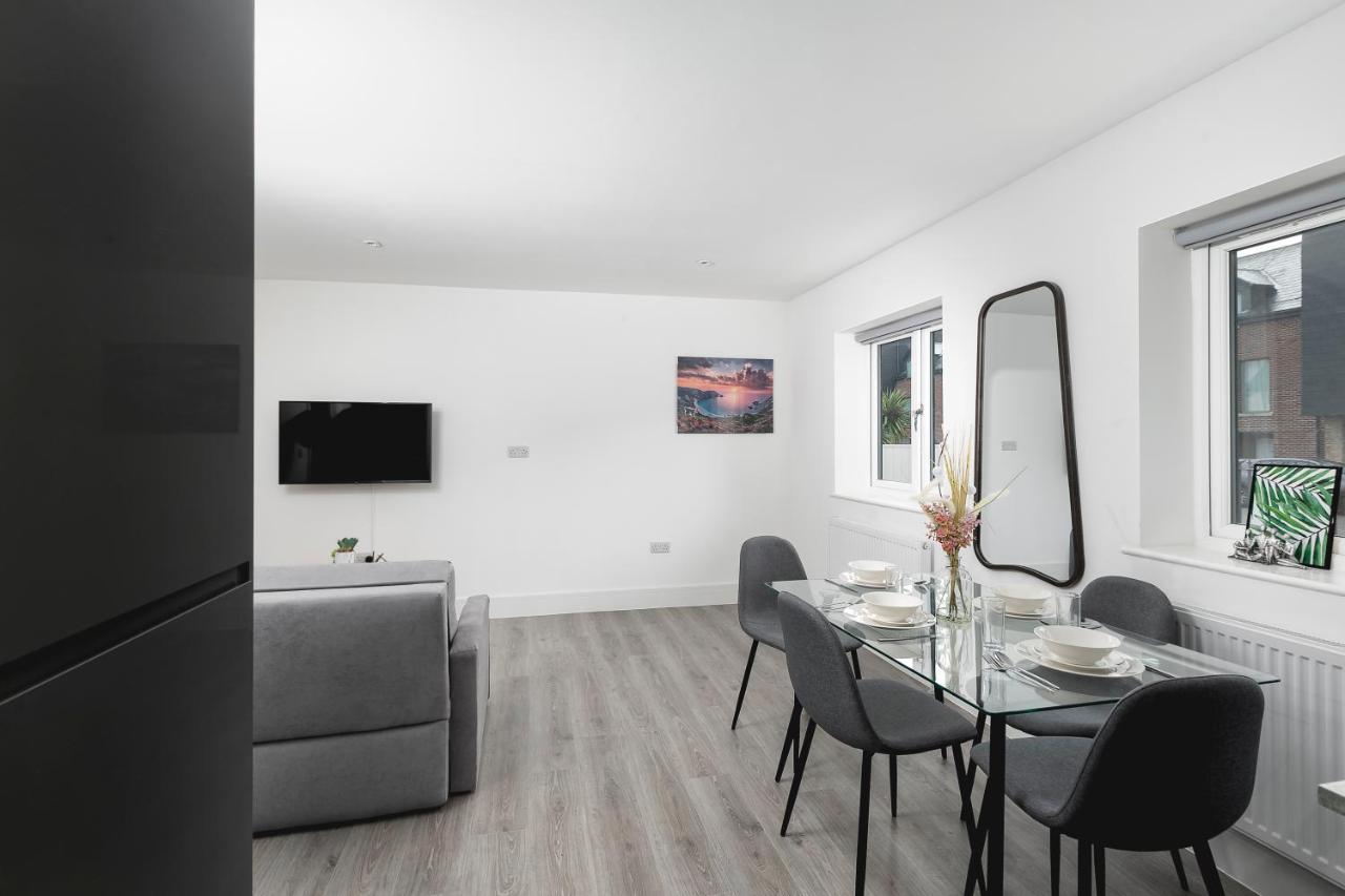 Skyvillion - London Enfield Chase Apartments With Parking & Wifi Экстерьер фото