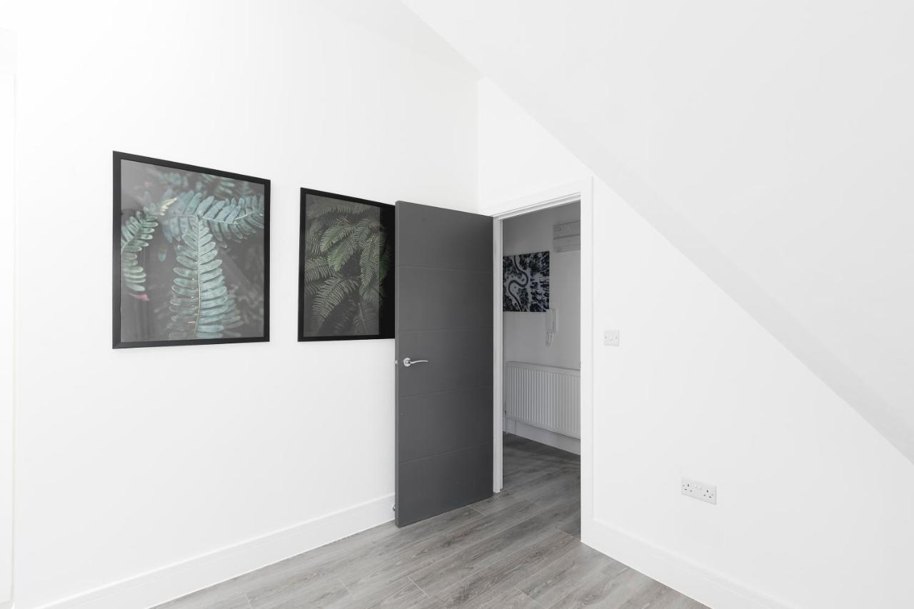 Skyvillion - London Enfield Chase Apartments With Parking & Wifi Экстерьер фото