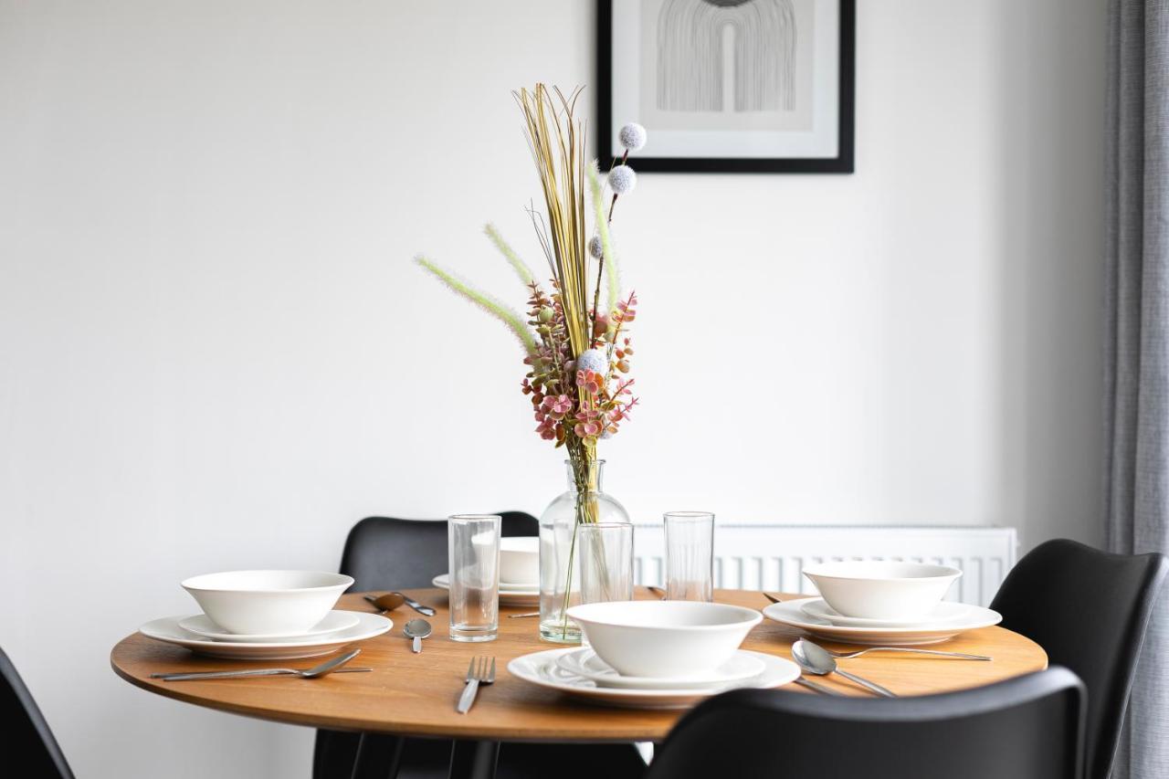 Skyvillion - London Enfield Chase Apartments With Parking & Wifi Экстерьер фото