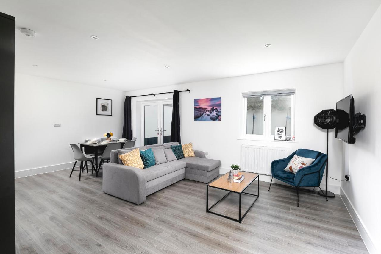 Skyvillion - London Enfield Chase Apartments With Parking & Wifi Экстерьер фото