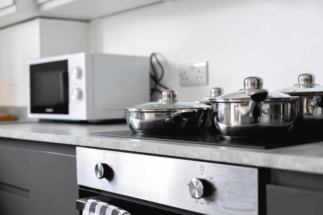 Skyvillion - London Enfield Chase Apartments With Parking & Wifi Экстерьер фото