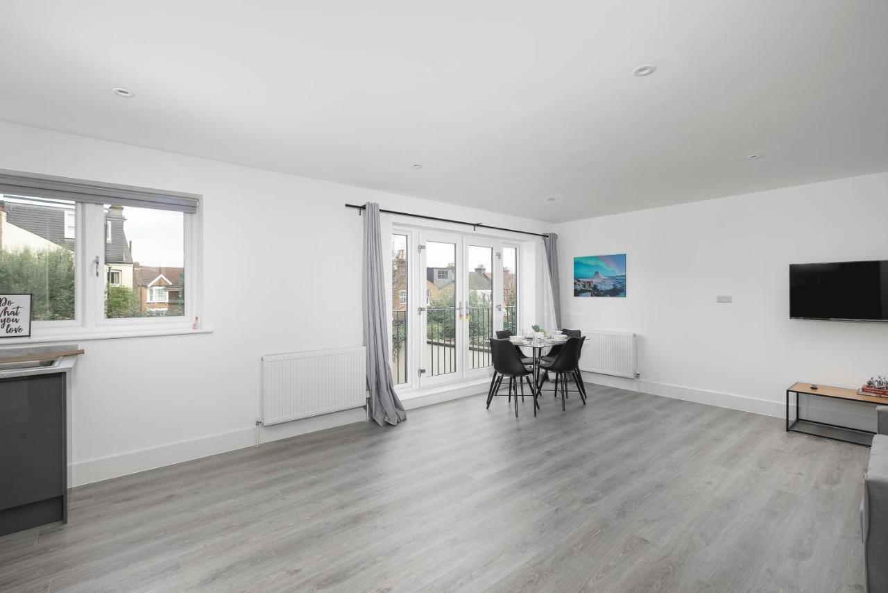Skyvillion - London Enfield Chase Apartments With Parking & Wifi Экстерьер фото