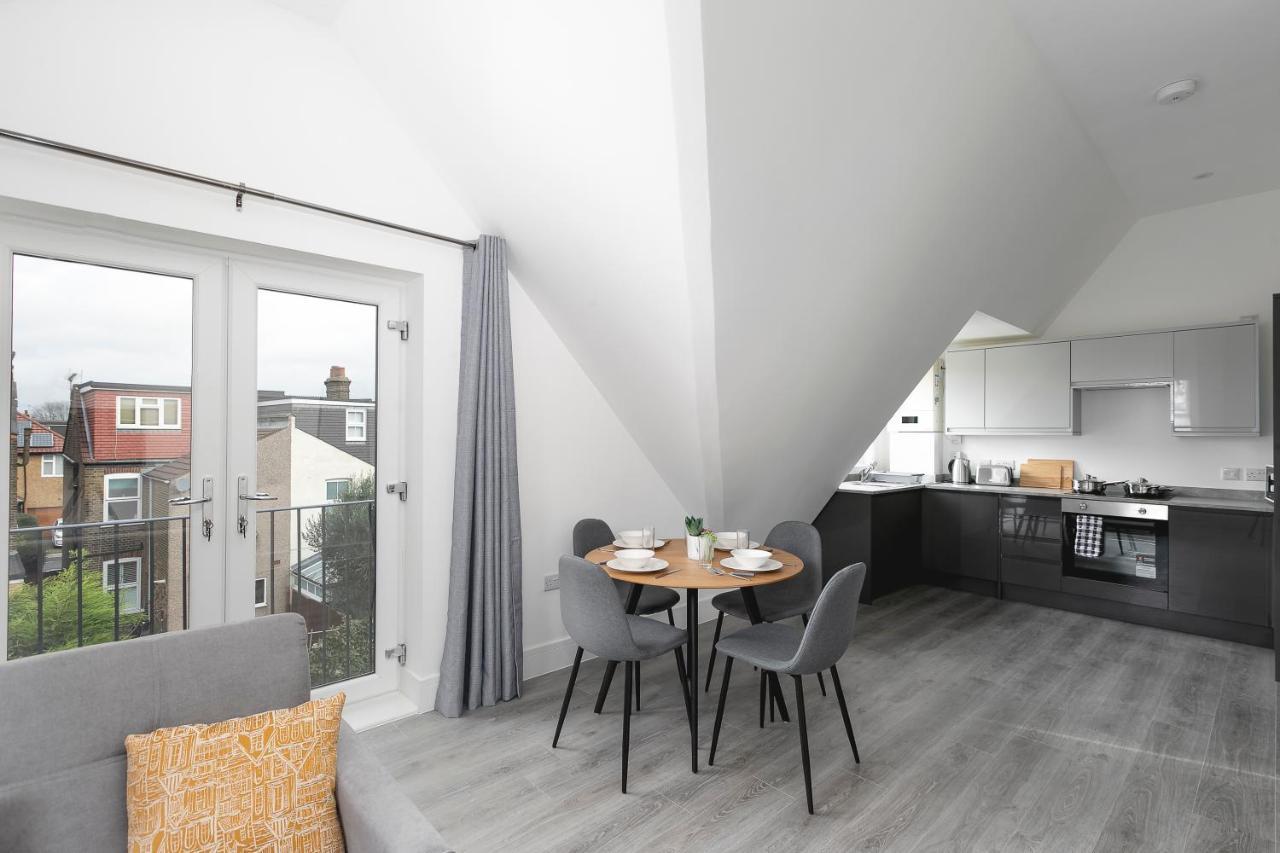 Skyvillion - London Enfield Chase Apartments With Parking & Wifi Экстерьер фото