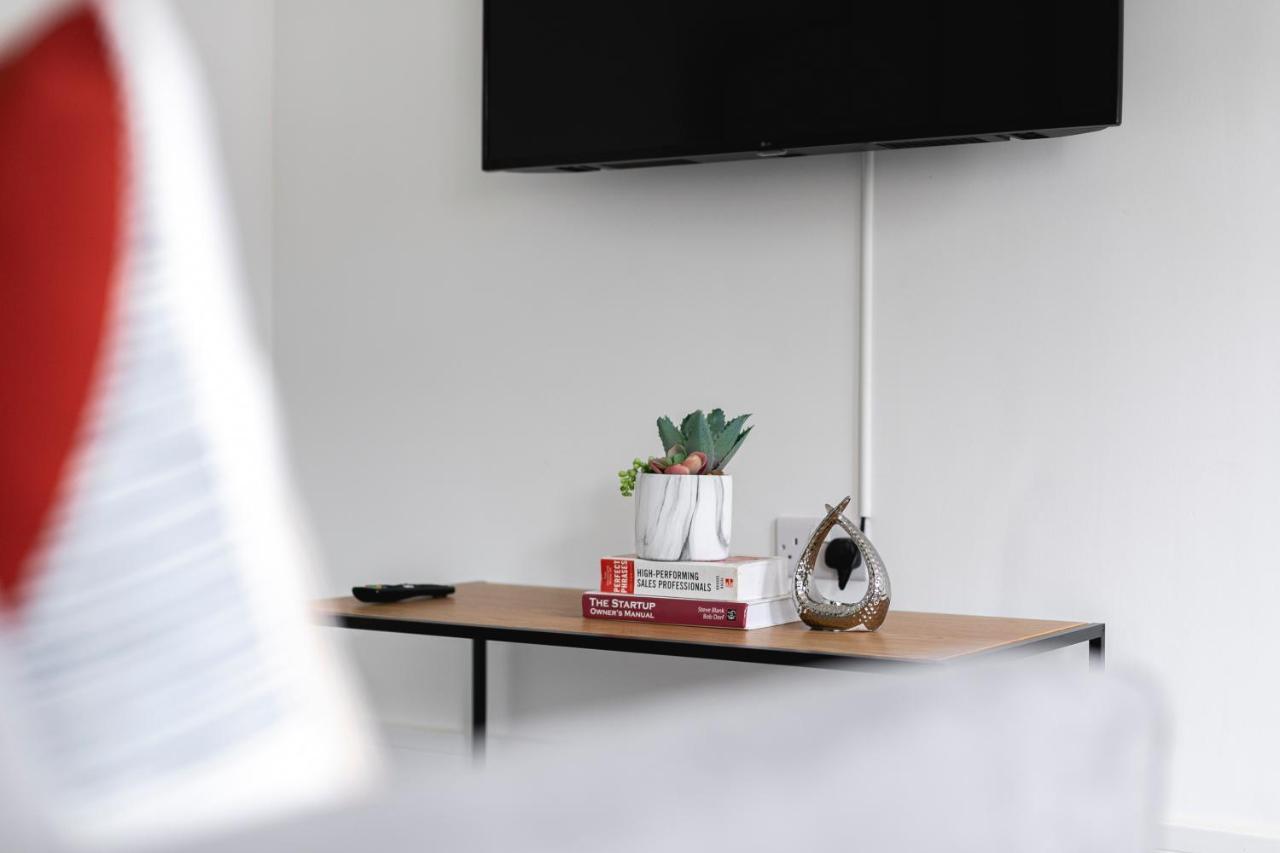 Skyvillion - London Enfield Chase Apartments With Parking & Wifi Экстерьер фото