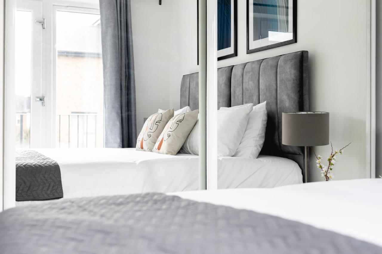 Skyvillion - London Enfield Chase Apartments With Parking & Wifi Экстерьер фото