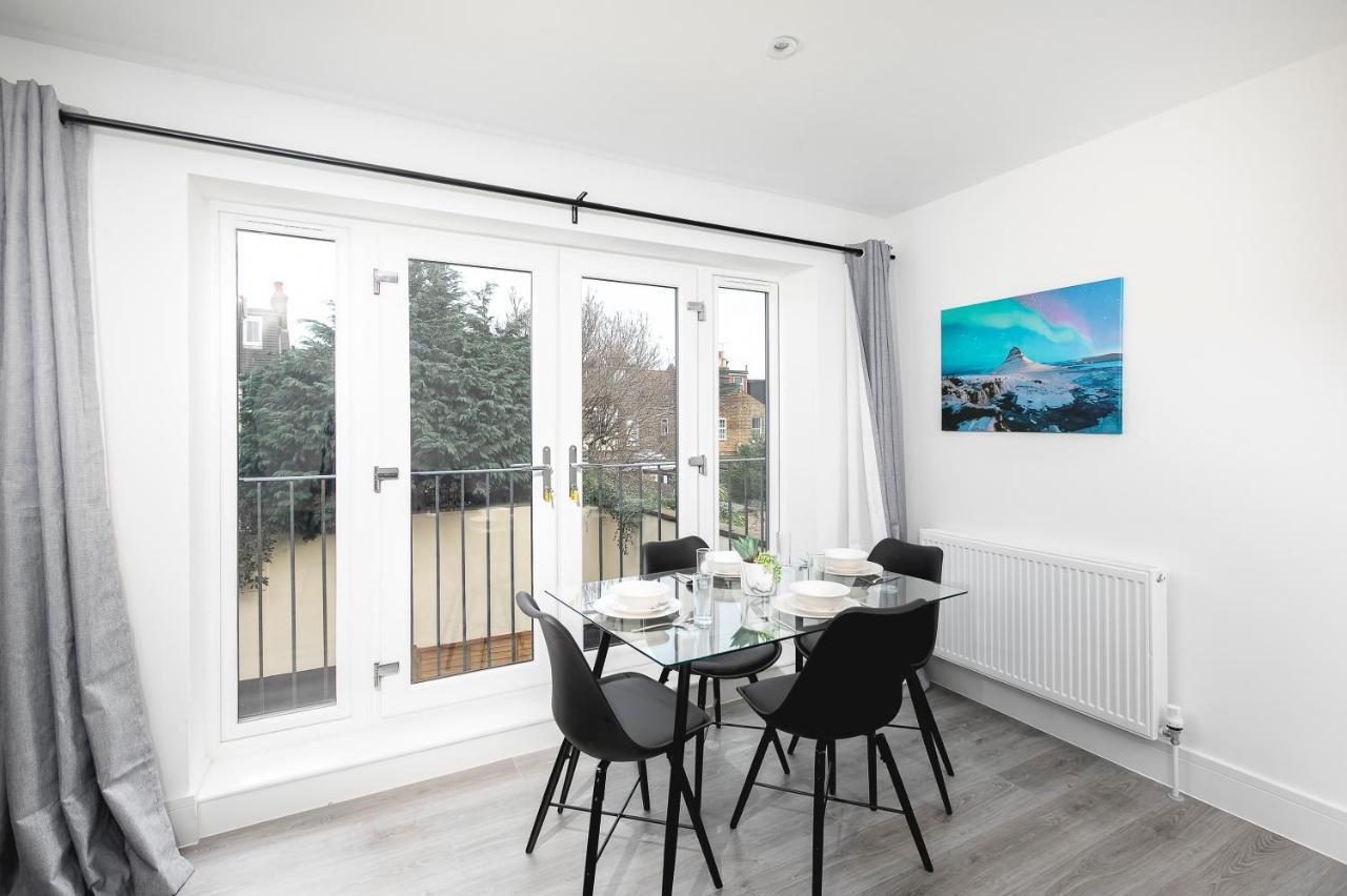 Skyvillion - London Enfield Chase Apartments With Parking & Wifi Экстерьер фото