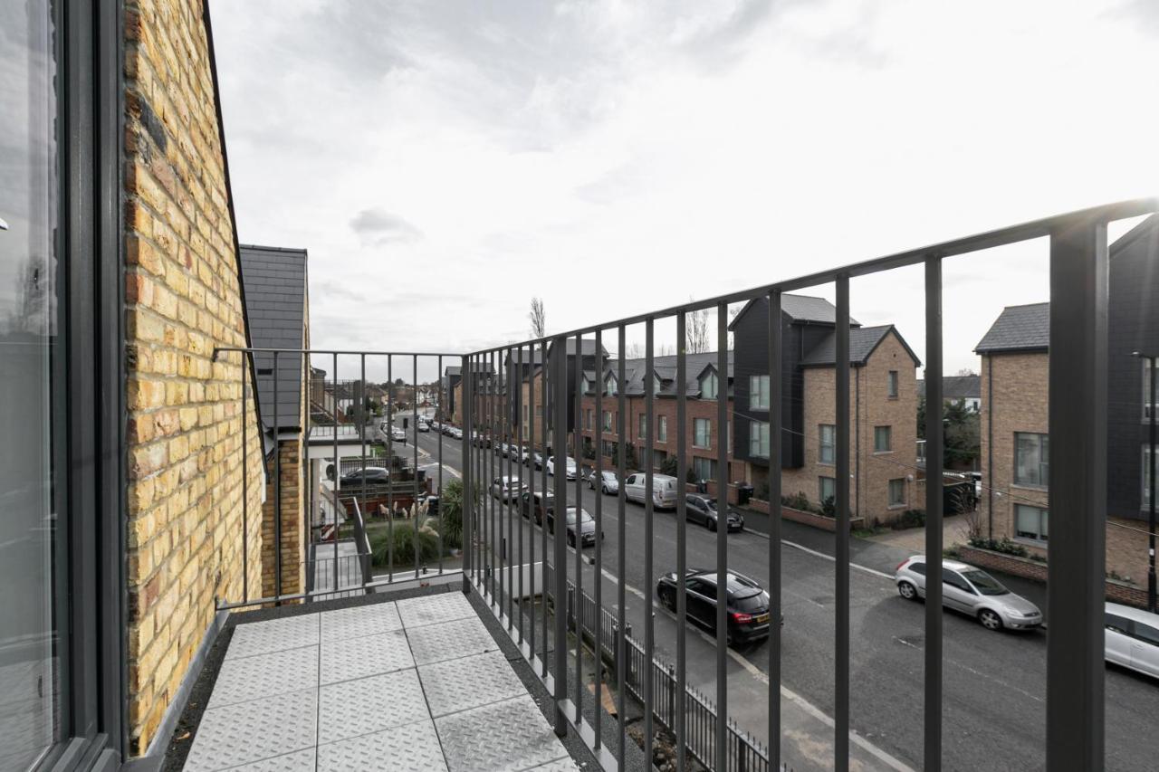 Skyvillion - London Enfield Chase Apartments With Parking & Wifi Экстерьер фото