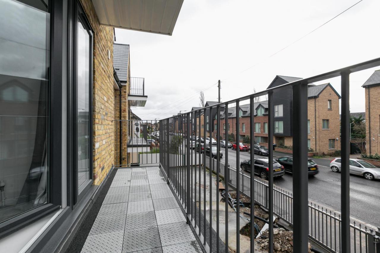 Skyvillion - London Enfield Chase Apartments With Parking & Wifi Экстерьер фото