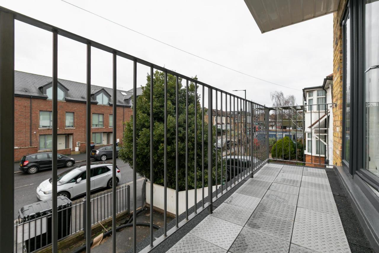 Skyvillion - London Enfield Chase Apartments With Parking & Wifi Экстерьер фото