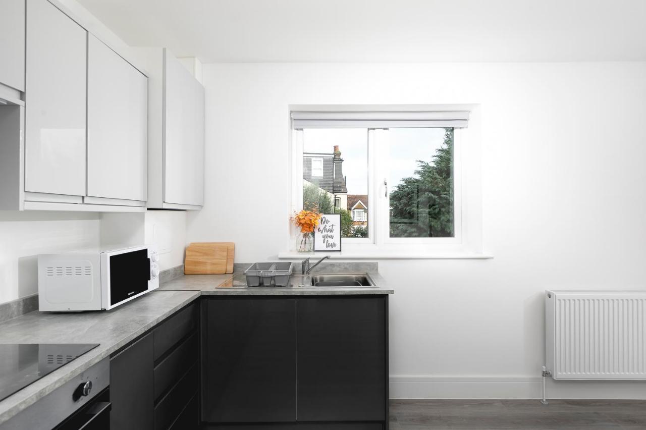 Skyvillion - London Enfield Chase Apartments With Parking & Wifi Экстерьер фото