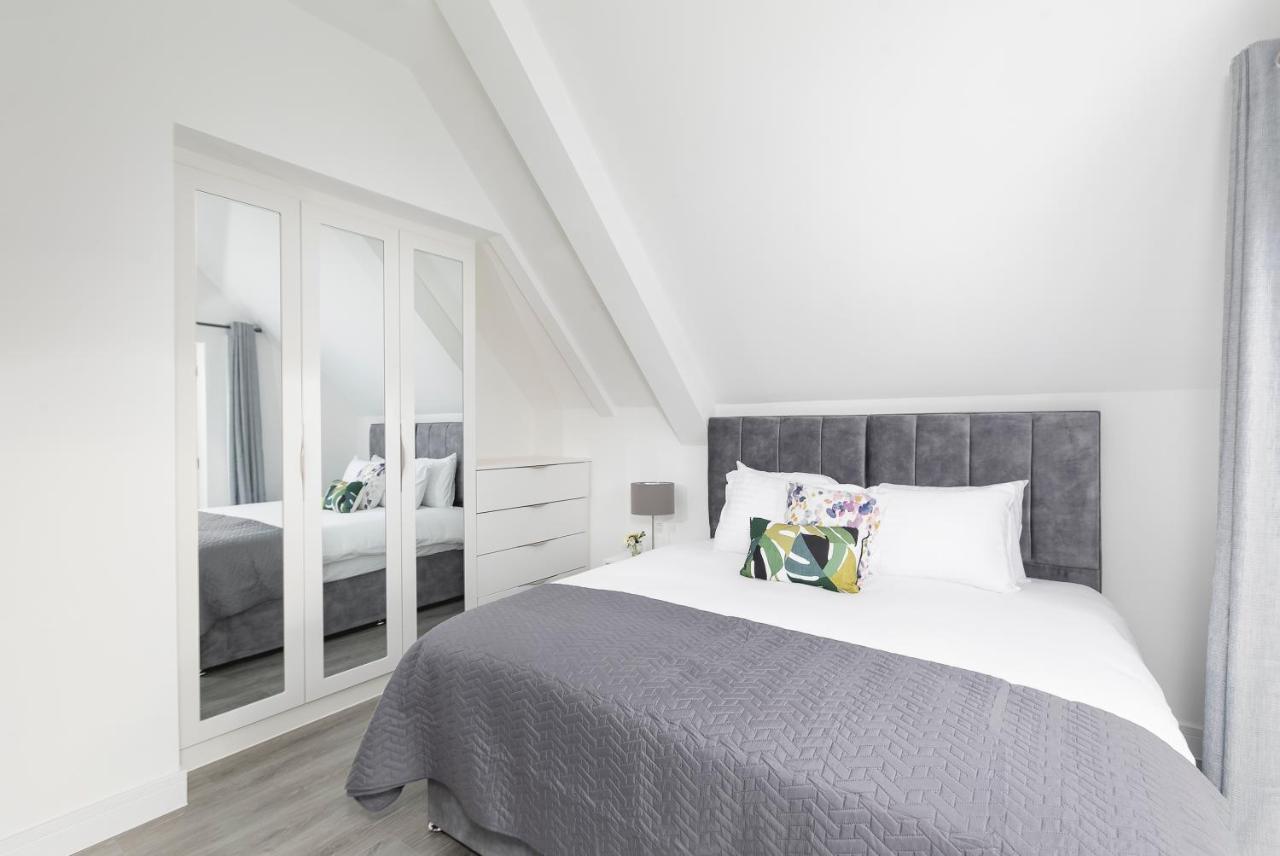 Skyvillion - London Enfield Chase Apartments With Parking & Wifi Экстерьер фото