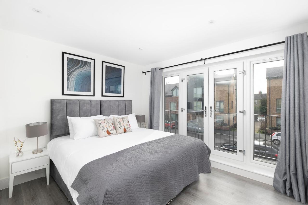 Skyvillion - London Enfield Chase Apartments With Parking & Wifi Экстерьер фото
