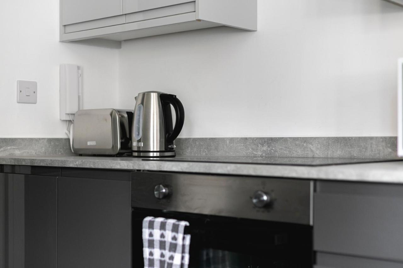 Skyvillion - London Enfield Chase Apartments With Parking & Wifi Экстерьер фото