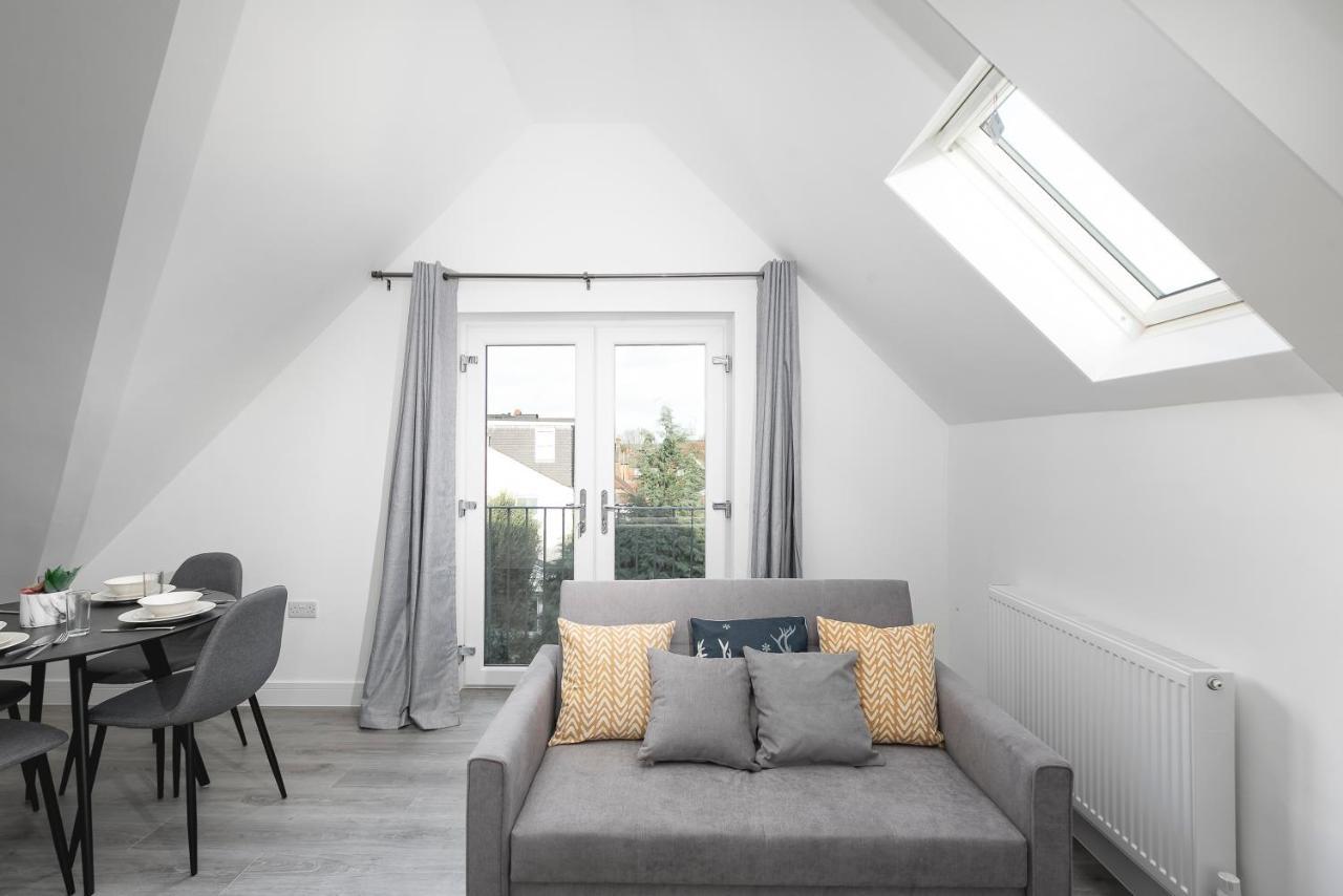 Skyvillion - London Enfield Chase Apartments With Parking & Wifi Экстерьер фото