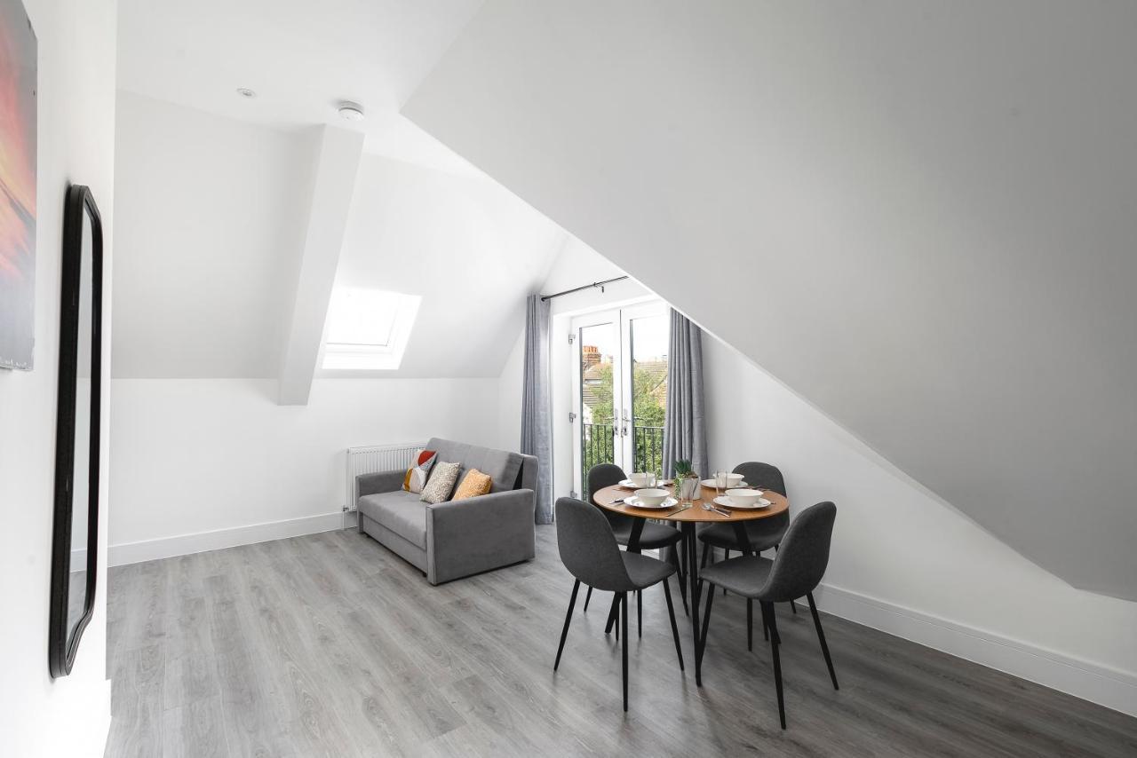 Skyvillion - London Enfield Chase Apartments With Parking & Wifi Экстерьер фото