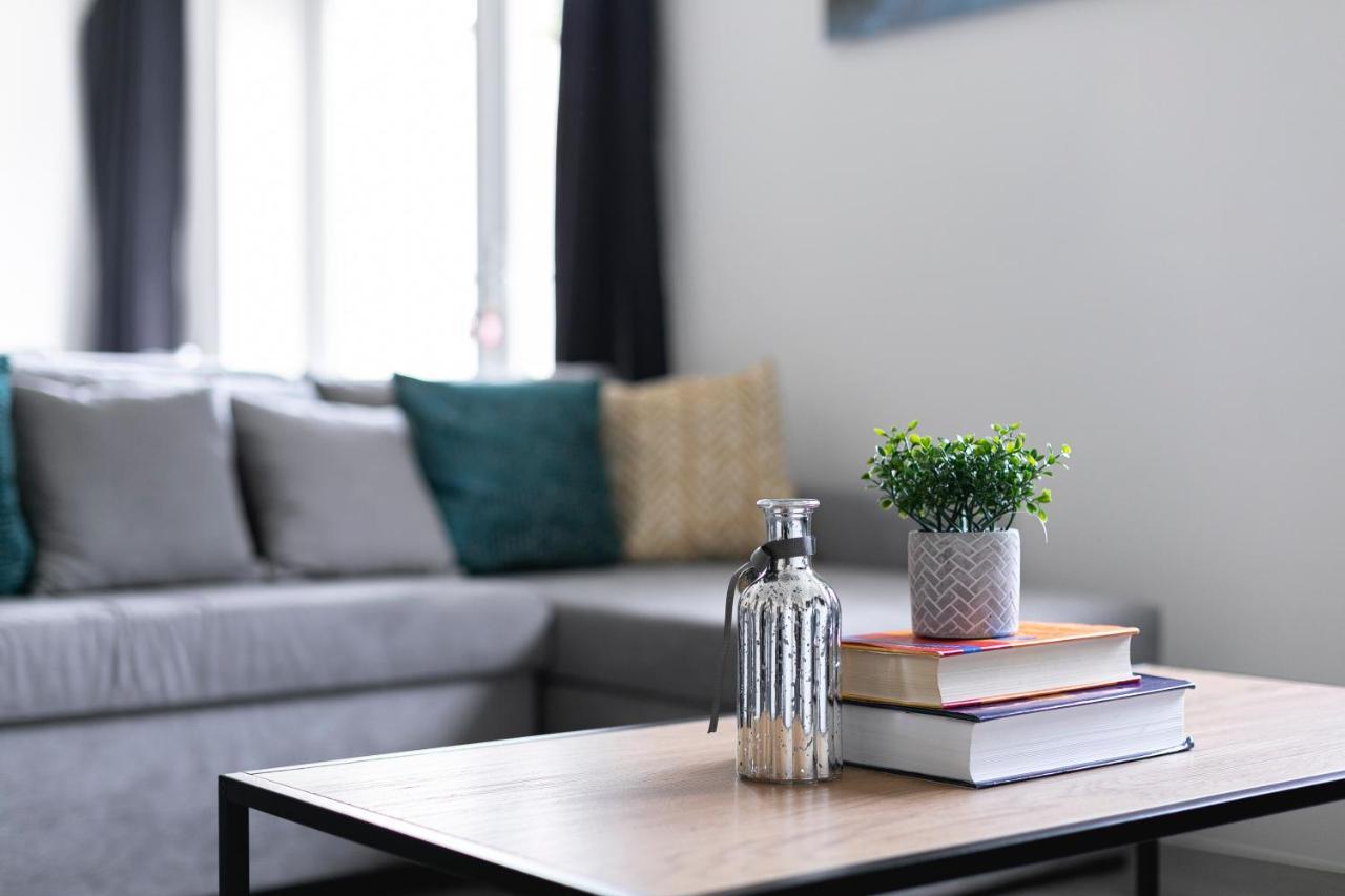 Skyvillion - London Enfield Chase Apartments With Parking & Wifi Экстерьер фото