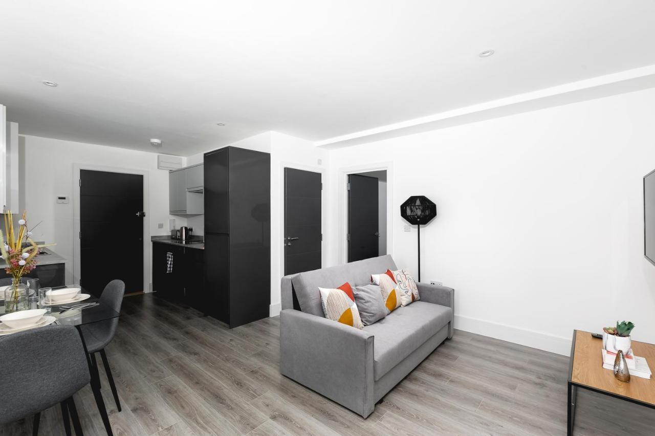 Skyvillion - London Enfield Chase Apartments With Parking & Wifi Экстерьер фото
