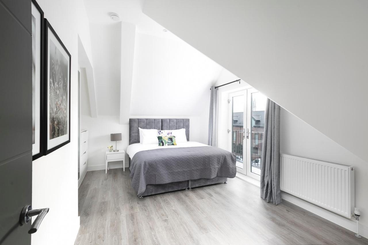 Skyvillion - London Enfield Chase Apartments With Parking & Wifi Экстерьер фото