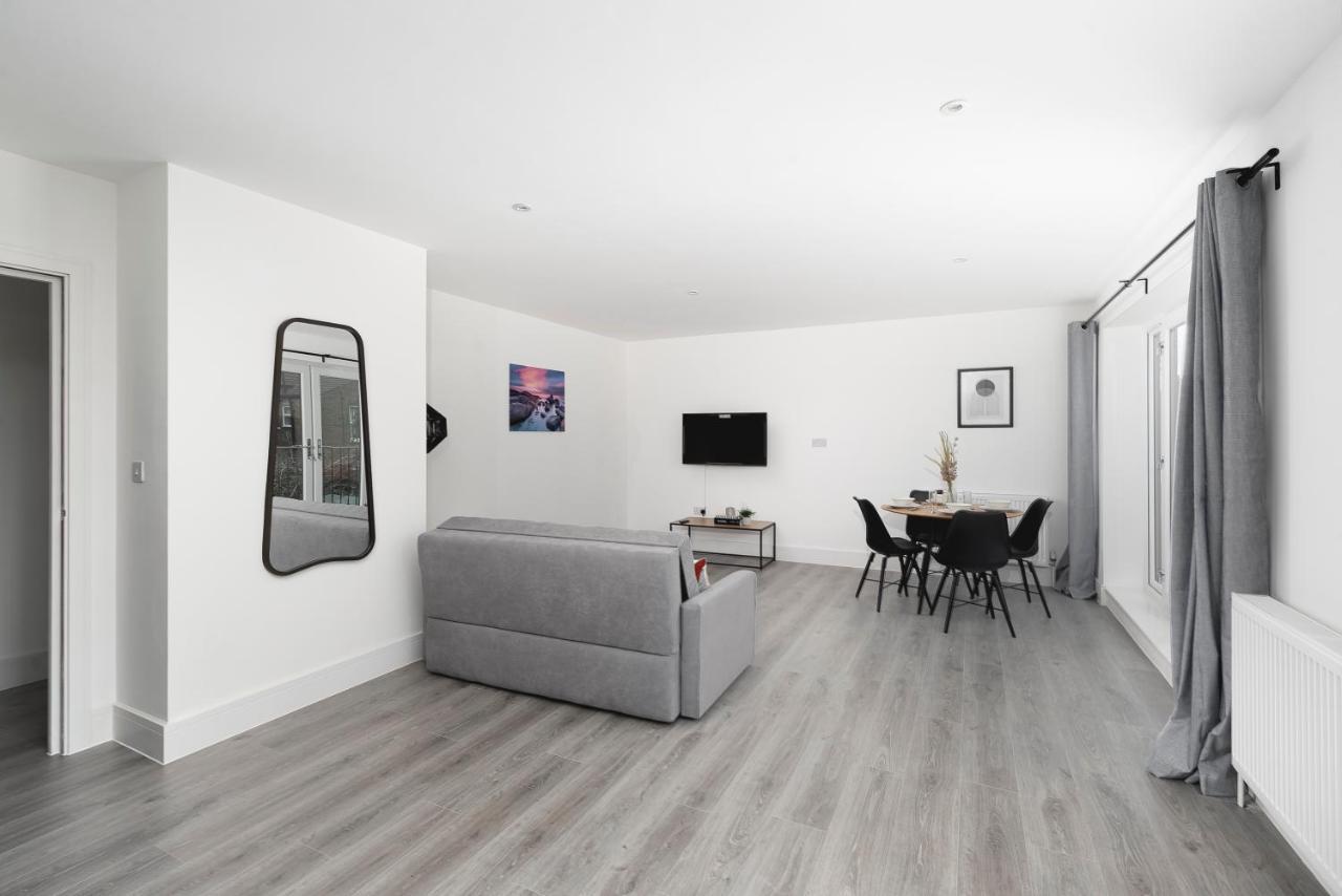 Skyvillion - London Enfield Chase Apartments With Parking & Wifi Экстерьер фото