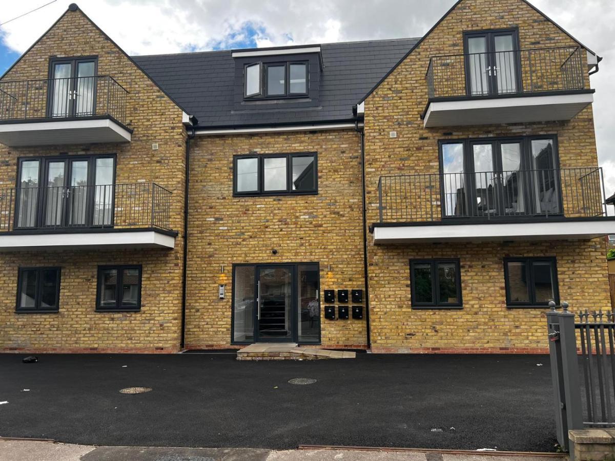 Skyvillion - London Enfield Chase Apartments With Parking & Wifi Экстерьер фото