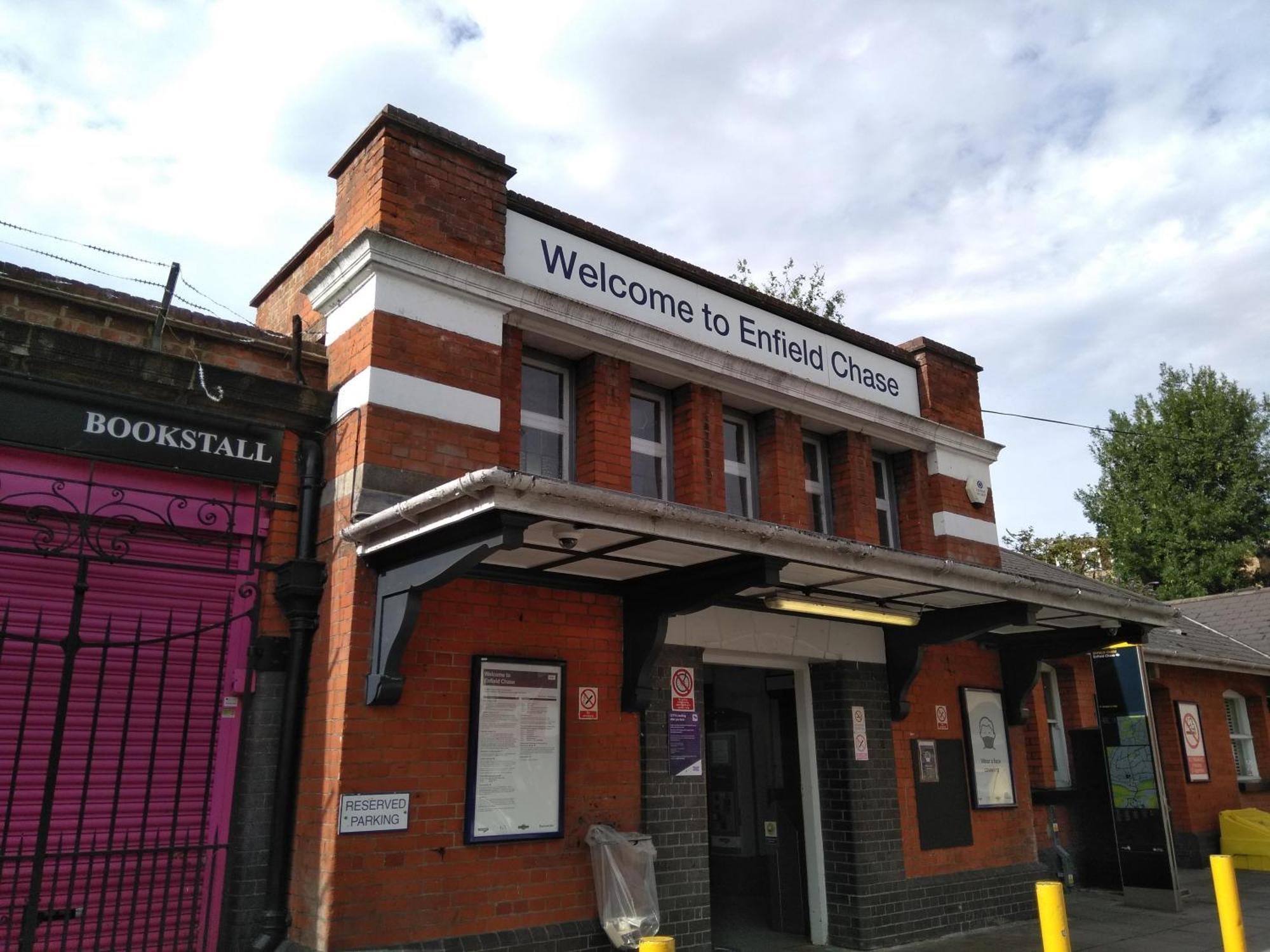 Skyvillion - London Enfield Chase Apartments With Parking & Wifi Экстерьер фото